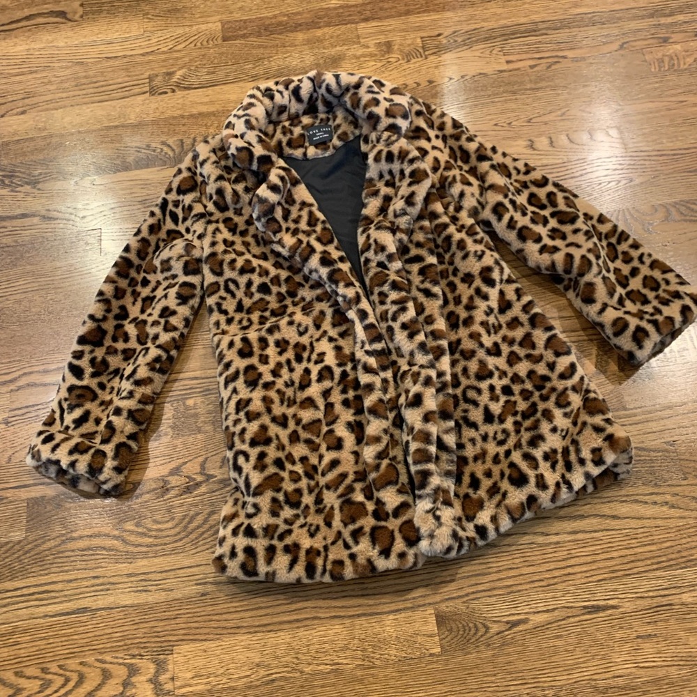 Love Tree animal print fuzzy jacket, s
